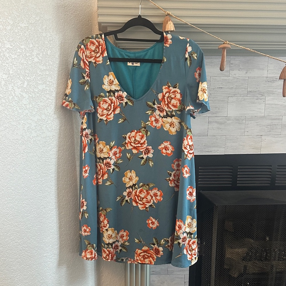 Show me your mumu Kylie Dress | size largeFloral V-Neck Dress in Blue and Orange